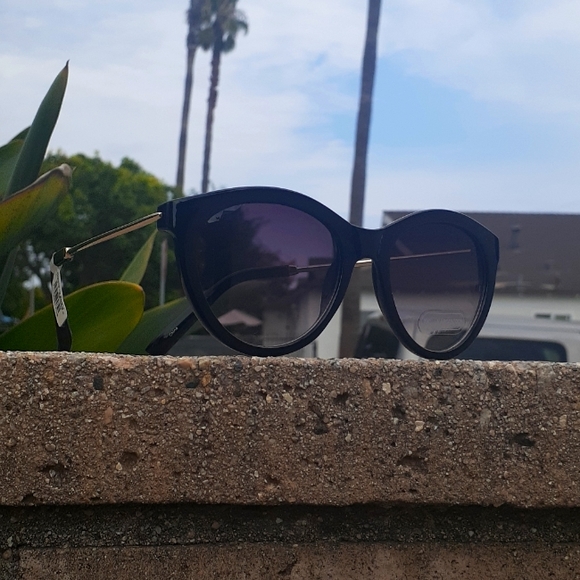 Sunglasses - Picture 3 of 3